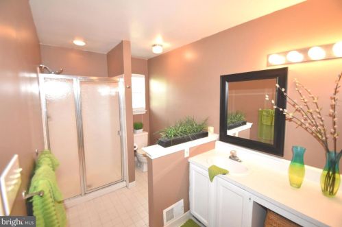 242 Windsor Ct, Glen Mills PA  19342-2027 exterior