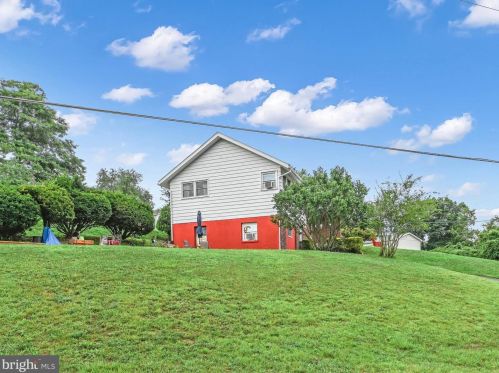 15 Wilbert Dr, Primrose PA  17901-8250 exterior