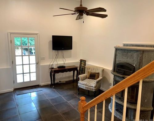 646 Branchville Rd, Ridgefield CT  06877-6128 exterior