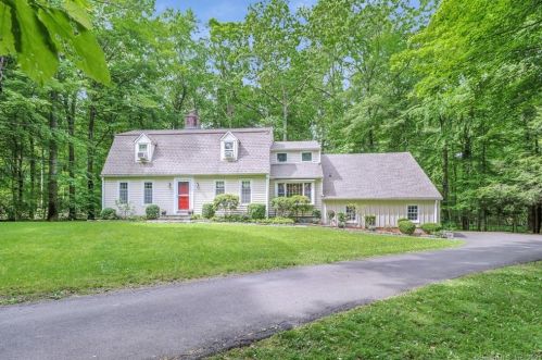 23 Mayflower Dr, Wilton CT  06897-1003 exterior