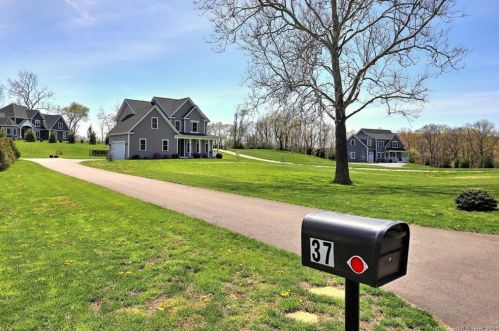 37 Mill Rd, North Branford CT  06471-1019 exterior