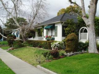 981 Glenoaks Blvd, Glendale CA  91202-2748 exterior