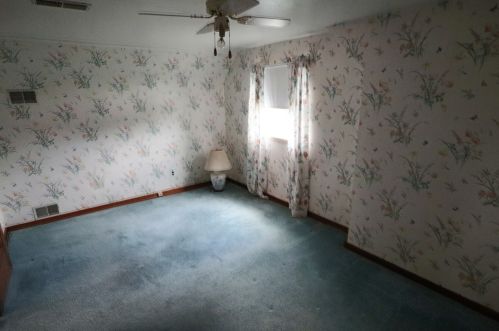 303 Sceneridge Rd, Mckeesport PA  15133-2221 exterior