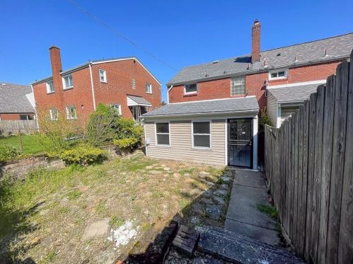 200 Larkspur St, Whitaker PA  15120-2208 exterior