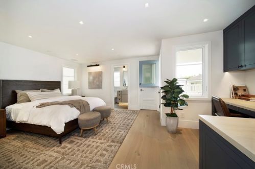 209 Crystal Ave, Newport Beach CA  92662-1313 exterior