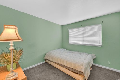 200 Juniper St, Vacaville CA 95688-2736 exterior