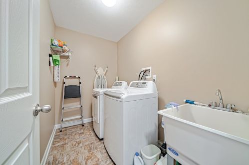 612 Whispering Pines Dr, Gibsonia PA  15044-7854 exterior