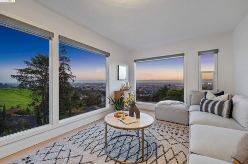 8017 Crest Ave, Oakland CA  94605-3611 exterior