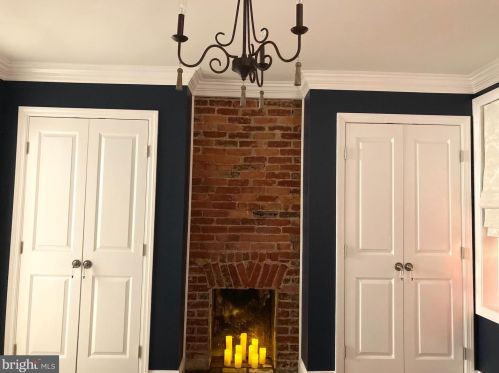 220 2nd St, Florence, NJ 08518-1404