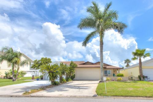4016 Marine Pkwy, New Port Richey, FL 34652-3141