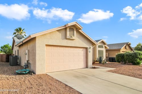 3673 Capella St, Tucson, AZ 85741-1484