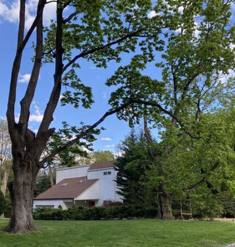 25 Montgomery Cir, New Rochelle, NY 10804-4412