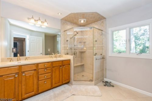 3 Gary Ct, Scotch Plains NJ  07076-2007 exterior