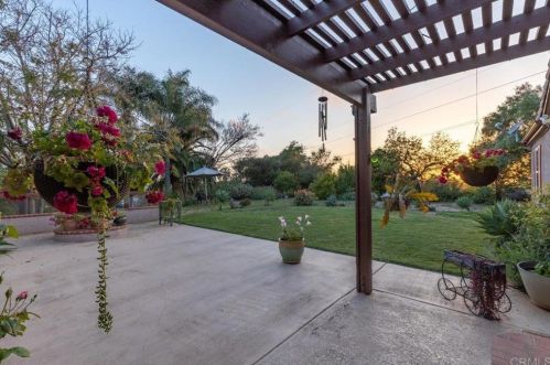 1992 Warmlands Ave, Vista CA  92084-3332 exterior