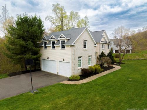 123 Aspen Ln, Bridgeport, CT 06611-1438