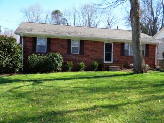 32 Bradley Blvd, Greenville SC  29609-5031 exterior