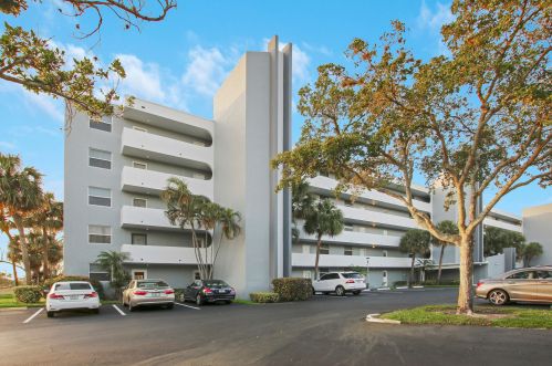 6661 2nd Ave, Boca Raton, FL 33487-3048