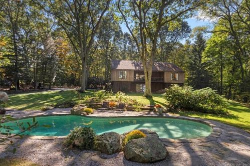26 Cove Rd, Lyme, CT 06371-3441
