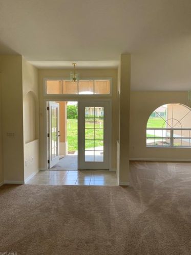 513 24th Pl, Cape Coral, FL 33909-2805