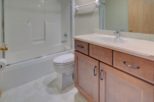 1912 Wexford Ln, Waukesha WI  53186-1252 exterior