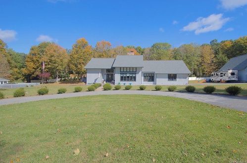1 Tiedemann Ct, Monroe, NY 10950-4474