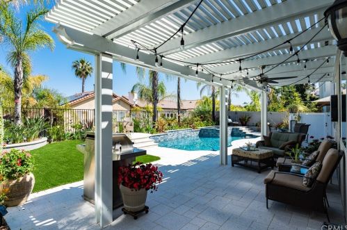 32418 Magenta Ct, Temecula CA  92592-3876 exterior