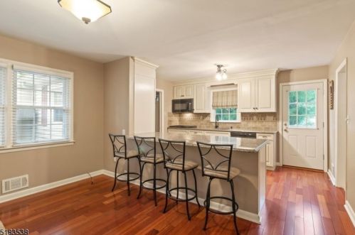17 Fairfax Dr, Berkeley Heights NJ  07922-1832 exterior