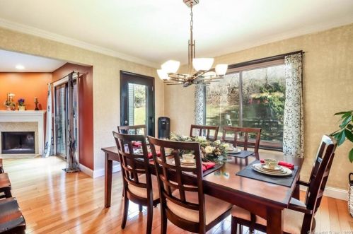 4 Pond View Dr, Brookfield Center CT  06804-3427 exterior