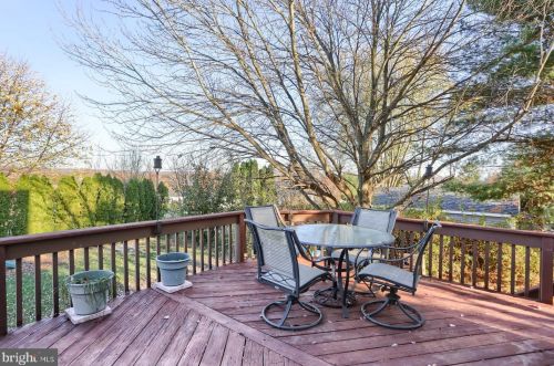 615 Overlook Dr, Etters, PA 17319-9425