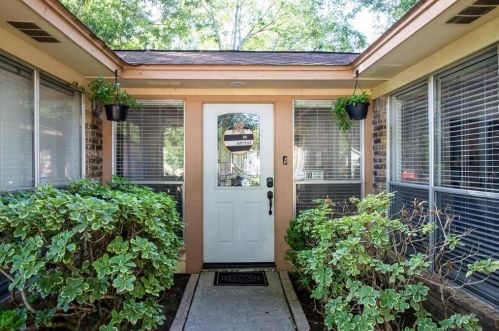 6 Griffith St, Conroe, TX 77301-1363