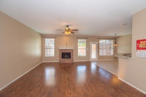 2048 Piedmont Dr, Lewisville TX  75067-7898 exterior