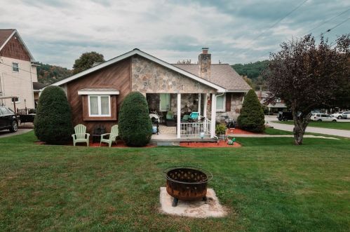 415 Hancock St, Clymer, PA 15728-1298