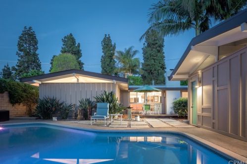 3052 Karen Ave, Long Beach, CA 90808-4301