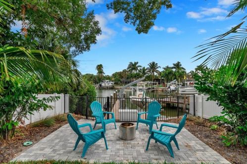 4592 40th St, Saint Petersburg, FL 33711-4418