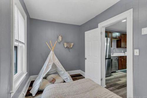 77 Chestnut St, Middletown CT  06457-3801 exterior