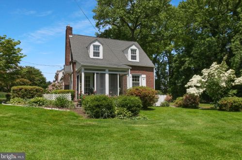 827 Woodsdale Rd, Wilmington DE  19809-2244 exterior
