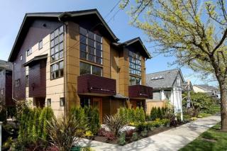 2614 Lane St, Seattle, WA 98144-3020