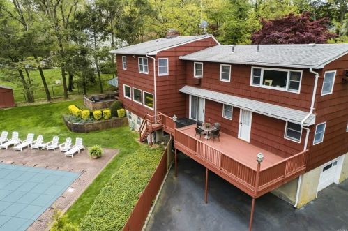 8 Jaegger Dr, Muttontown, NY 11545-1825