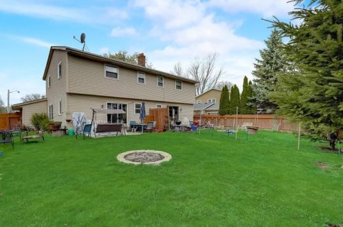 2136 Kilps Dr, Waukesha WI  53188-4711 exterior
