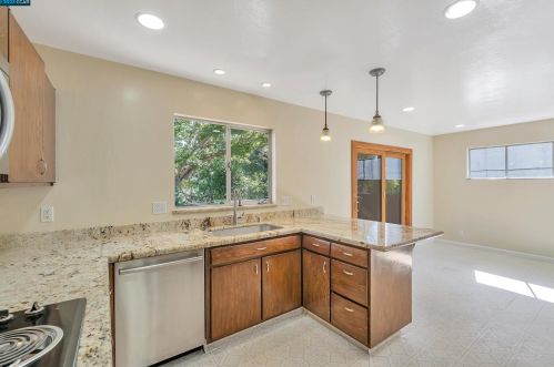 19524 Barlow Ct, Hayward, CA 94546-3205