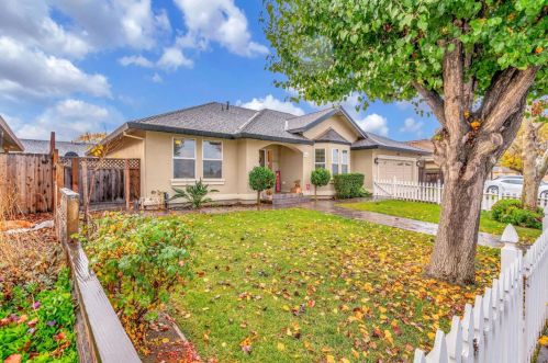 1035 Meridian St, Hollister, CA 95023-4144