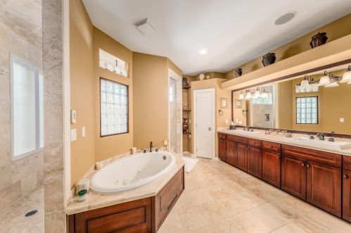 603 Thornbush Cir, Chenequa WI  53029-8648 exterior