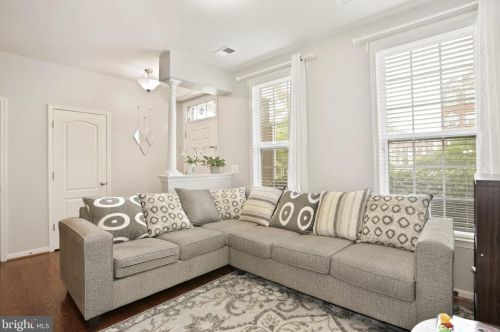 19179 Winmeade Dr, Leesburg VA  20176-6514 exterior