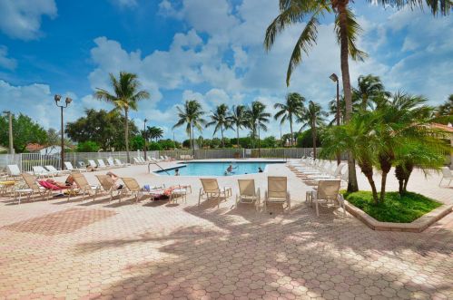 6169 Lake Hibiscus Dr, Delray Beach FL  33484-4620 exterior
