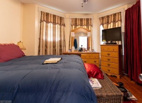 1052 Sanford Ave, Irvington, NJ 07111-1913