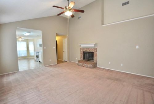 209 King Arthur Dr, Weatherford, TX 76086-5924