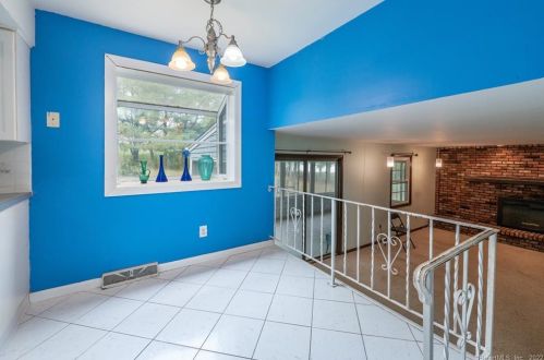 15 Independence Ln, North Haven CT  06473-1517 exterior