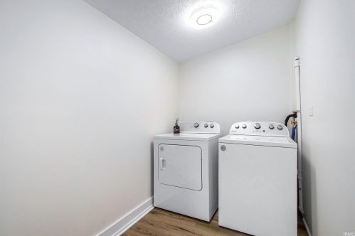 206 Meridian St, Mishawaka IN  46544-1673 exterior