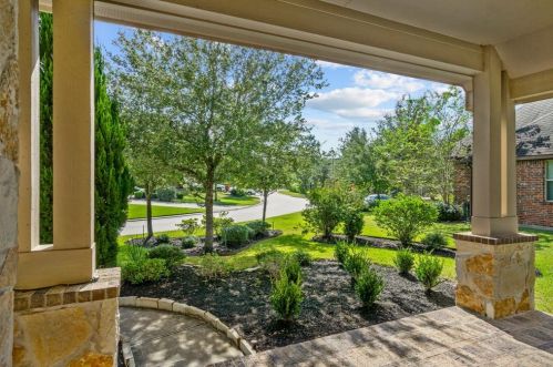 31 Golden Orchard Pl, Magnolia, TX 77354-3353