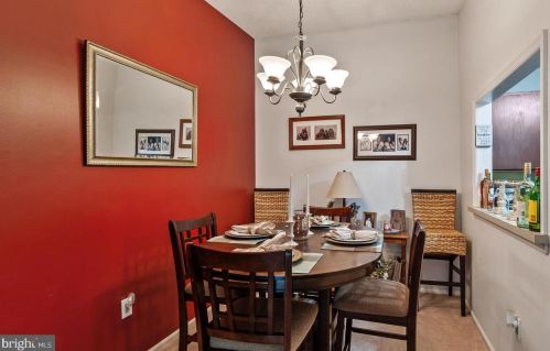 16 Willow Ct, Trenton NJ  08619-4626 exterior